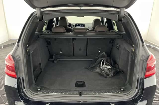 BMW iX3 (2021) thumbnail 11
