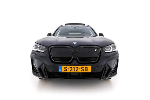 BMW iX3 (2023) thumbnail 2