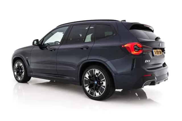 BMW iX3 (2023) thumbnail 4