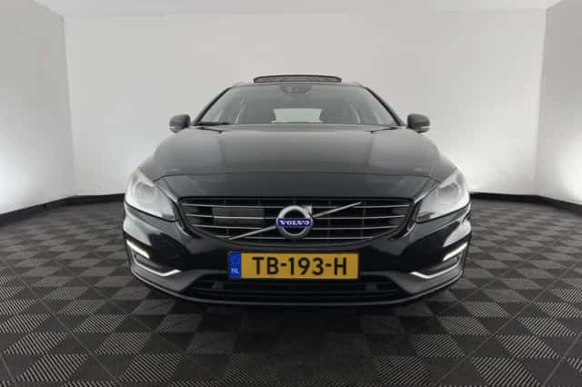 Volvo V60 (2017) thumbnail 3