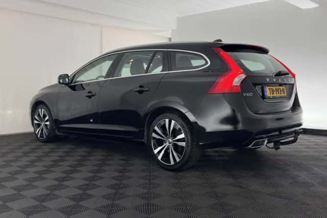 Volvo V60 (2017) thumbnail 5