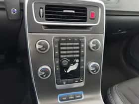 Volvo V60 (2015) thumbnail 15