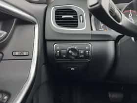 Volvo V60 (2015) thumbnail 18