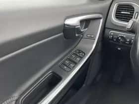 Volvo V60 (2015) thumbnail 19
