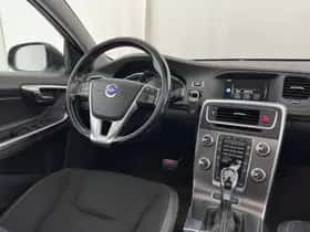Volvo V60 (2015) thumbnail 9