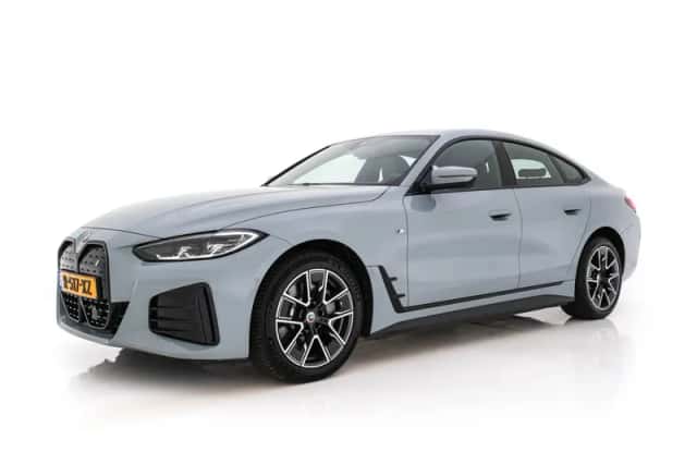 BMW i4 (2022) thumbnail 4