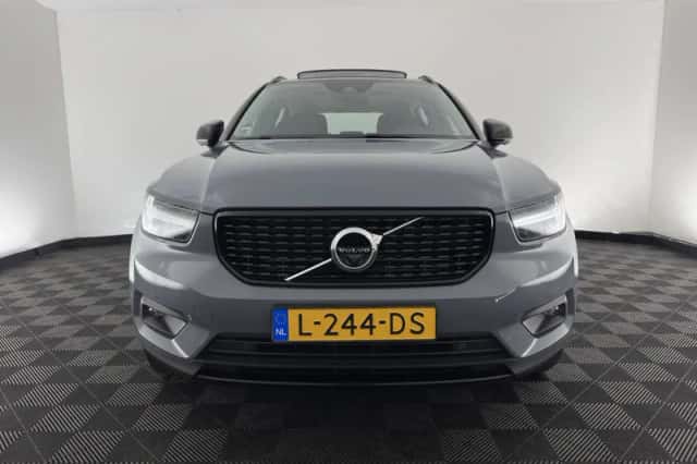 Volvo XC40 (2021) thumbnail 3