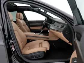 BMW 7-Serie (2015) thumbnail 12
