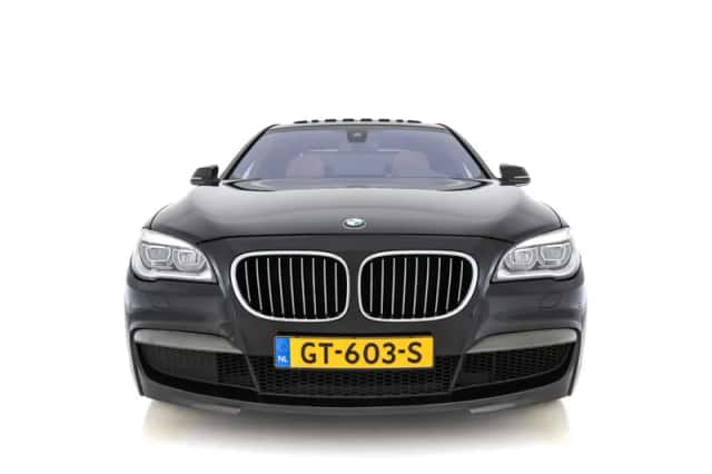 BMW 7-Serie (2015) thumbnail 3