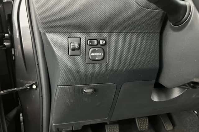 Toyota Urban cruiser (2010) thumbnail 22