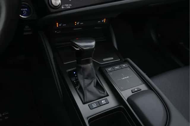 Lexus ES (2022) thumbnail 15