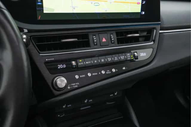 Lexus ES (2022) thumbnail 17