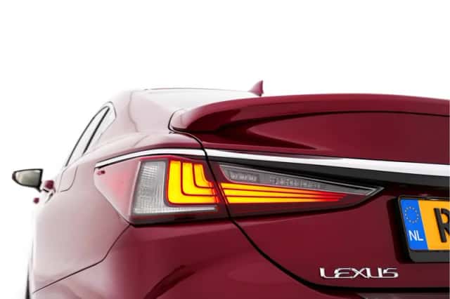 Lexus ES (2022) thumbnail 32
