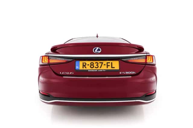 Lexus ES (2022) thumbnail 6
