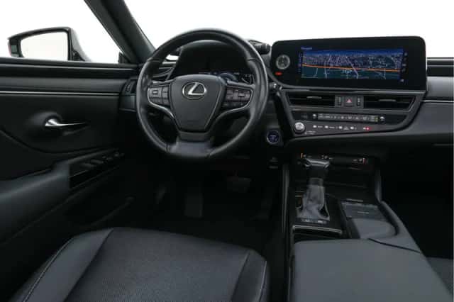 Lexus ES (2022) thumbnail 9