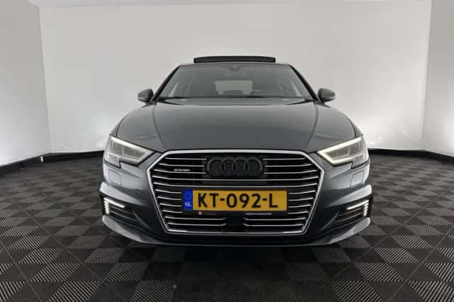 Audi A3 (2016) thumbnail 3