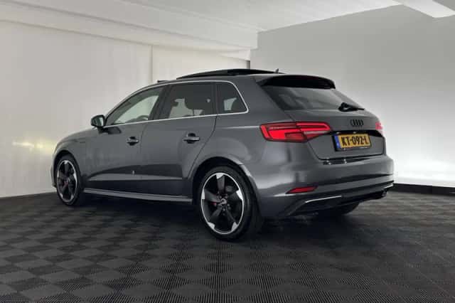 Audi A3 (2016) thumbnail 5