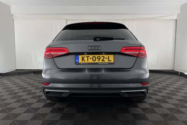 Audi A3 (2016) thumbnail 6