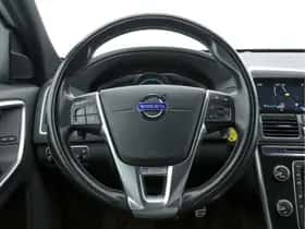Volvo XC60 (2015) thumbnail 17