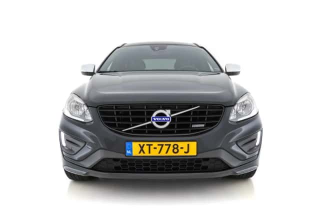 Volvo XC60 (2015) thumbnail 3