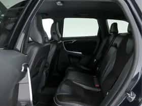 Volvo XC60 (2015) thumbnail 10