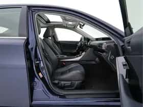 Lexus IS thumbnail 12
