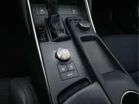 Lexus IS thumbnail 13