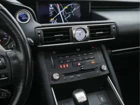 Lexus IS thumbnail 15