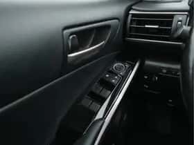 Lexus IS thumbnail 22