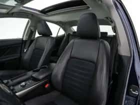 Lexus IS thumbnail 23