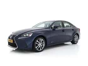 Lexus IS thumbnail 4