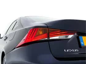 Lexus IS thumbnail 33