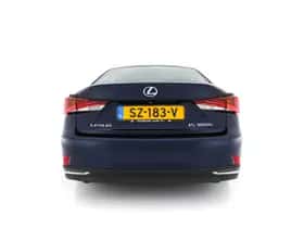 Lexus IS thumbnail 6