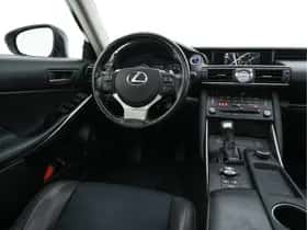 Lexus IS thumbnail 8
