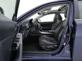 Lexus IS thumbnail 9