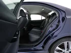 Lexus IS thumbnail 10