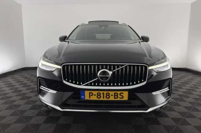 Volvo XC60 (2022) thumbnail 3