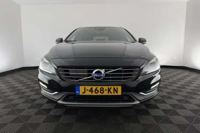 Volvo V60 (2018) thumbnail 3