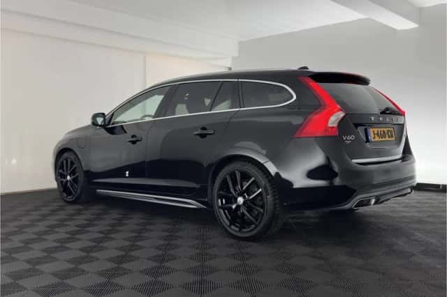 Volvo V60 (2018) thumbnail 5
