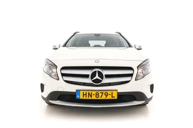 Mercedes-Benz GLA (2014) thumbnail 3