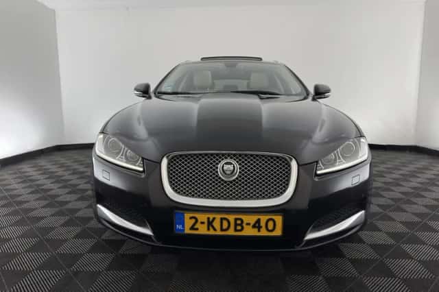 Jaguar XF (2013) thumbnail 3