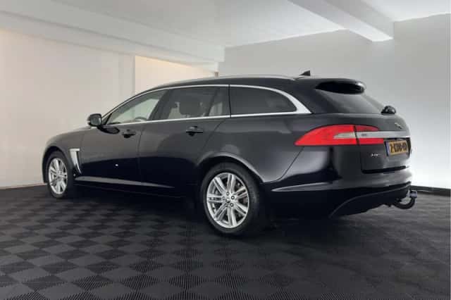 Jaguar XF (2013) thumbnail 5