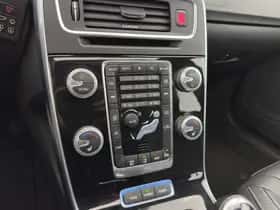 Volvo V60 (2016) thumbnail 16
