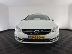 Volvo V60 (2016) thumbnail 3