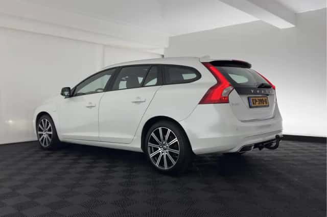 Volvo V60 (2016) thumbnail 5