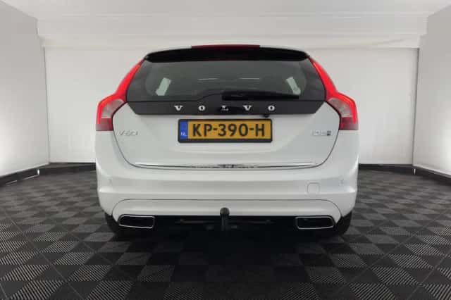 Volvo V60 (2016) thumbnail 6