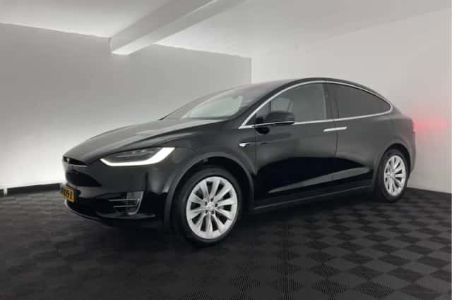 Tesla Model X (2018) thumbnail 3