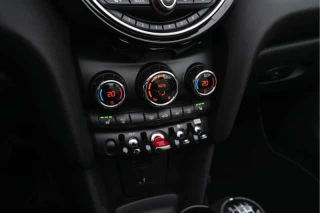 MINI Cooper (2019) thumbnail 17