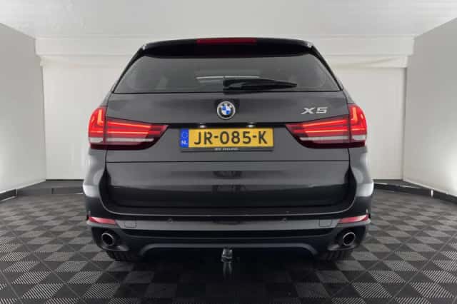 BMW X5 (2016) thumbnail 5