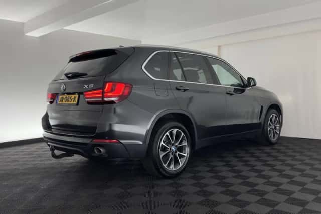 BMW X5 (2016) thumbnail 6